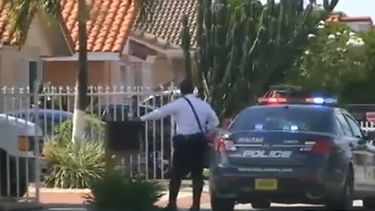 americateve | A esta hora ya se conoce el nombre del sospechoso arrestado, un joven de 18 años identificado como Erick Castillo, y quien según la policía vive muy cerca de la casa que intentaba robar.