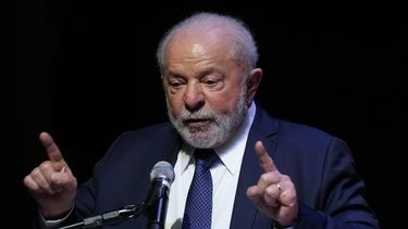 El presidente de Brasil, Luiz Inácio Lula da Silva, habla durante una reunión con empresarios para celebrar el Día de la Industria en la sede de la Federación de Industrias del Estado de Sao Paulo, en Sao Paulo, Brasil, el jueves 25 de mayo de 2023. Bajo el liderazgo Lula, los mandatarios sudamericanos se reúnen el 30 de mayo de 2023 en Brasilia para reactivar la integración de la región y revalorizar su rol en el tablero internacional, todo un desafío en momentos en que varios afrontan conflictos políticos, crisis económicas y deterioradas relaciones bilaterales. (Foto AP/Andre Penner)