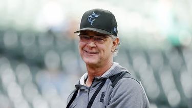 Azulejos contratan a Mattingly como coach de banca