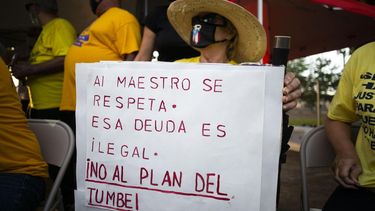 los maestros piden paralizar el plan de ajuste de la deuda