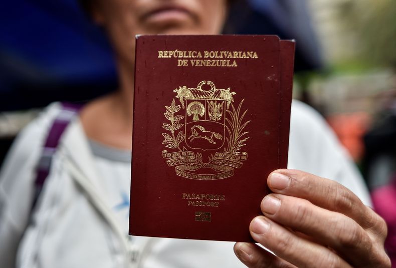 venezolanos-ecuador-pasaporte.jpg