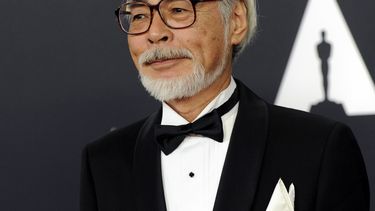 ARCHIVO - Hayao Miyazaki llega a la 6a entrega anual de los Premios de los Gobernadores en Los Ángeles en una fotografía del 8 de noviembre de 2014. Miyazaki ganó su segundo Oscar por El niño y la garza el 10 de marzo de 2024. (Foto Chris Pizzello/Invision/AP, archivo)