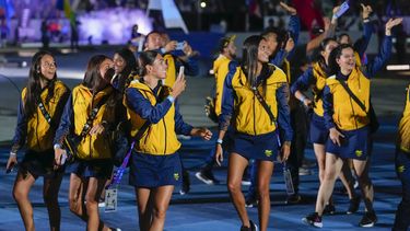 Deportistas colombianos desfilan en la ceremonia inaugural de los Juegos Centroamericanos y del Caribe, el viernes 23 de junio de 2023, en San Salvador (AP Foto/Arnulfo Franco)