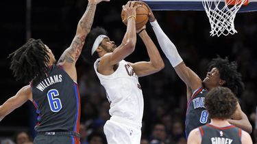 Gilgeous-Alexander suma 35; Thunder derrota a Cavs