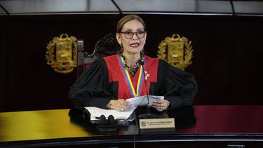 La presidenta de la Corte Suprema, Caryslia Rodríguez, habla en el tribunal que realizó una auditoría de los resultados de las elecciones presidenciales en Caracas, Venezuela, el jueves 22 de agosto de 2024. (AP Foto/Ariana Cubillos)