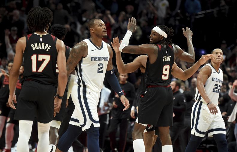 Jerami Grant, alero de los Trail Blazers de Portland, festeja luego de atinar un disparo en la prórroga del encuentro ante los Grizzlies de Memphis, el viernes 3 de noviembre de 2023 (AP Foto/Steve Dykes)