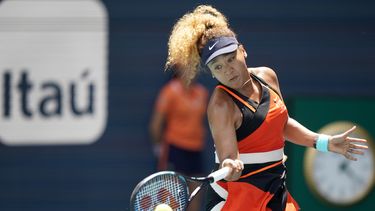 Osaka quiere relajarse al iniciar temporada de arcilla