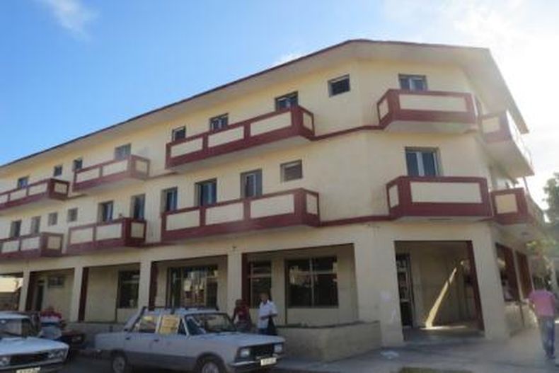 La fachada de la instalación fue "maquillada" para turistas el año pasado pero por dentro está en ruinas.