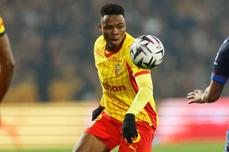ARCHIVO - Foto del 17 de enero del 2026, Mamadou Sangare del Lens en acción en el encuentro de la Liga Francesa ante Auxerre. (AP Foto/Jean-Francois Badias, Archivo)