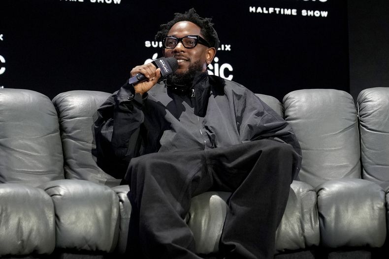 Kendrick Lamar, artista del espectáculo de medio tiempo del Super Bowl LIX de Apple Music, habla durante una conferencia de prensa, el jueves 6 de febrero de 2025, en Nueva Orleans, previo al Super Bowl de la NFL entre los Eagles de Filadelfia y los Chiefs de Kansas City. (AP Photo/Matt York)