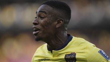 Félix Torres, de la selección de Ecuador, festeja luego de conseguir el segundo tanto ante Uruguay, en un cotejo de la eliminatoria mundialista, realizado el martes 12 de septiembre de 2023 (AP Foto/Dolores Ochoa)