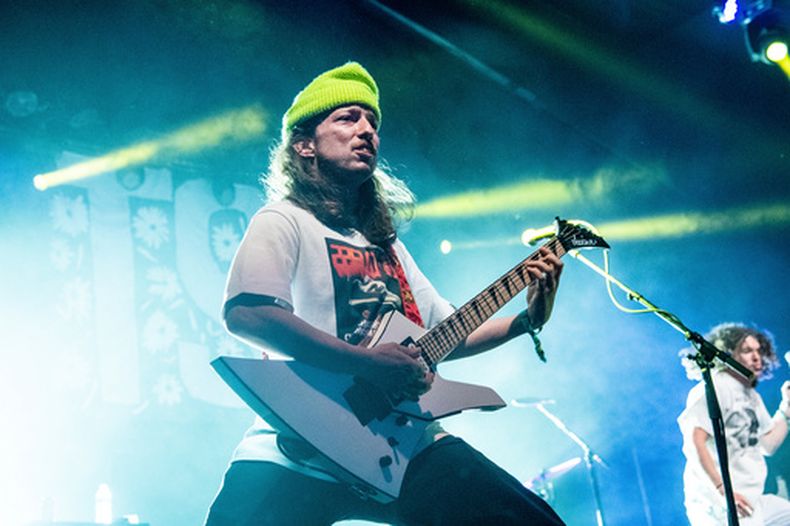 ARCHIVO - El guitarrista de Turnstile, Brady Ebert, en el Festival de Música y Artes de Coachella en el Empire Polo Club, el viernes 19 de abril de 2019, en Indio, California. (Foto Amy Harris/Invision/AP)