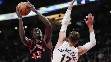 Siakam y Poeltl dan triunfo a Raptors sobre Pelicans