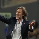 ARCHIVO - El técnico de Perú Ricardo Gareca durante un partido contra Paraguay por las eliminatorias del Mundial, el 29 de marzo de 2022, en Lima. Gareca dimitió como entrenador de Vélez Sarsfield de Argentina tras 12 partidos, con un saldo negativo de una victoria, cuatro derrotas y siete empates. (AP Foto/Martín Mejía)