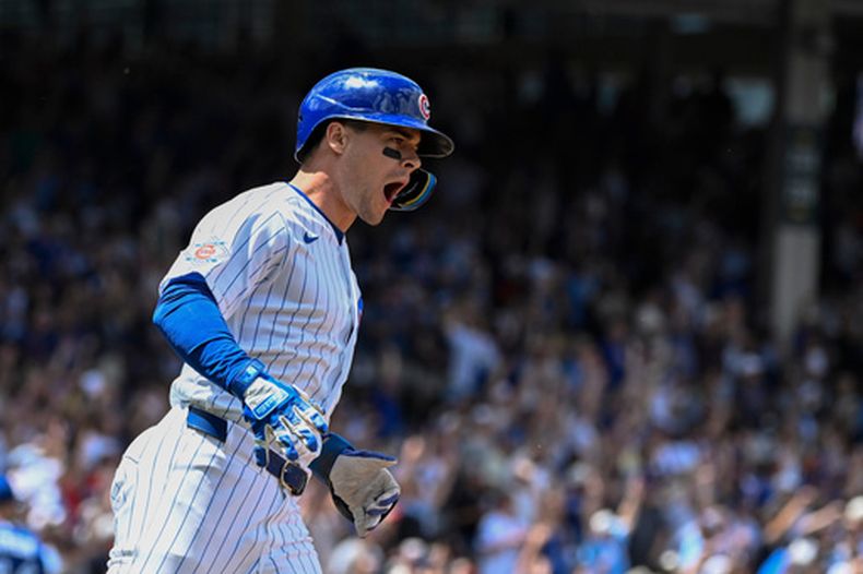 Matt Shaw, de los Cachorros de Chicago, festeja después de batear un jonrón de tres carreras durante la segunda entrada del juego de béisbol de Grandes Ligas contra los Azulejos de Toronto, el sábado 20 de junio de 2026, en Chicago. (AP Foto/Matt Marton)