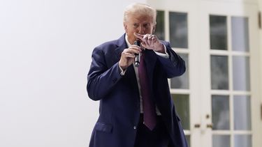 El presidente Donald Trump durante una cena en la Rosaleda de la Casa Blanca, el viernes 5 de septiembre de 2025, en Washington. (AP Foto/Alex Brandon)