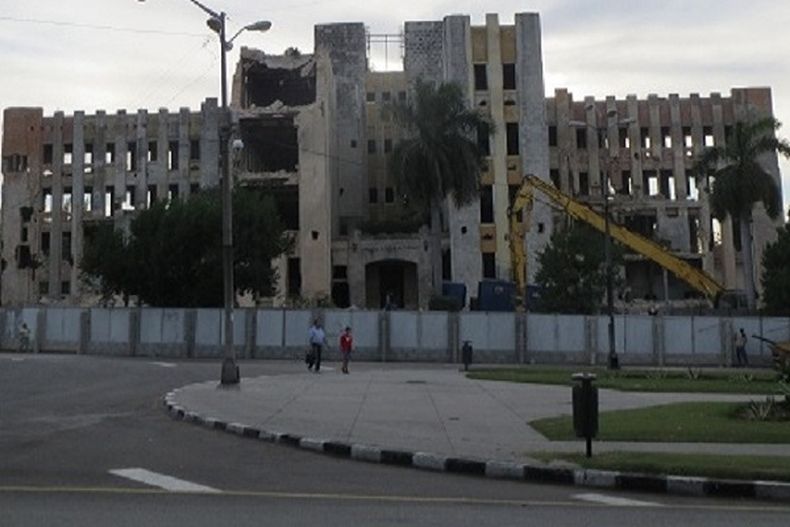 Foto-2.-Vista-Actual-proceso-de-demolicion-del-Hospital-Infantil-Pedro-Borras-Astorga2.jpg