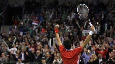 americateve | El serbio Novak Djokovic festeja tras vencer al checo Radek Stepanek en la final de la Copa Davis el viernes, 15 de noviembre de 2013, en Belgrado. (AP Photo/Darko Vojinovic)