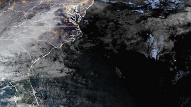 Esta imagen del 10 de diciembre de 2024 proporcionada por la Oficina Nacional de Administración Oceánica y Atmosférica de Estados Unidos (NOAA), muestra la costa este de Estados Unidos. (NOAA via AP)