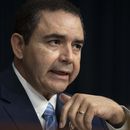 El representante federal por Texas Henry Cuellar habla durante una audiencia de la subcomisión de Seguridad Nacional con el secretario de Seguridad Nacional de Estados Unidos, Alejandro Mayorkas, el 10 de abril de 2024, en el Capitolio de Washington. (AP Foto/Mark Schiefelbein, Archivo)