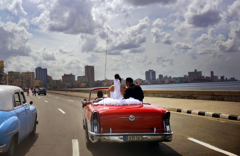 CAR-GEN_OBAMA-CUBA-0.jpg