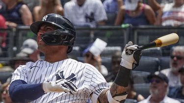 Gleyber Torres de los Yanquis de Nueva York batea un jonrón de dos carreras ante los Orioles de Baltimore, el martes 4 de julio de 2023, en Nueva York. (AP Foto/Bebeto Matthews)