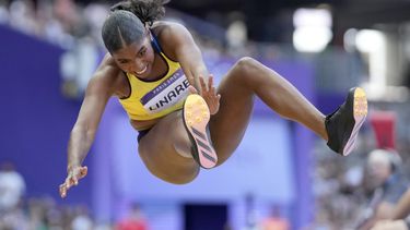 La colombiana Natalia Linares en la clasificación de salto de longitud de los Juegos Olímpicos, el martes 6 de agosto de 2024, en Saint-Denis, Francia. (AP Foto/Matthias Schrader)