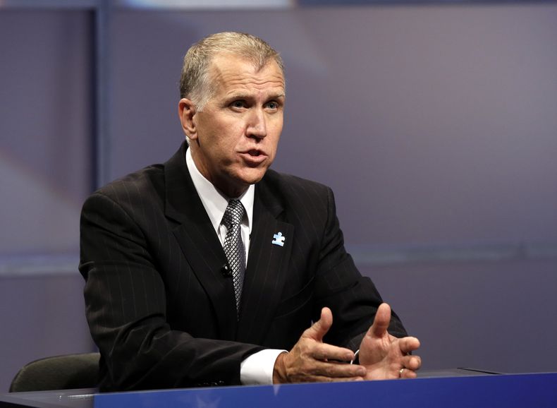 El candidato republicano al Senado Thom Tillis responde durante un debate televisado en los estudios de WRAL, en Raleigh, Carolina del Norte, el mi&eacute;rcoles 23 de abril de 2014. (Foto AP/Gerry Broome, Pool)
