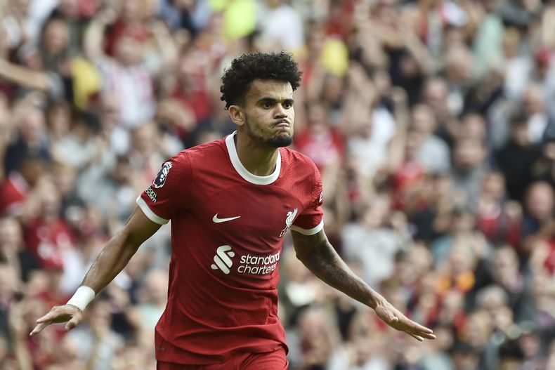 El delantero colombiano de Liverpool Luis Diaz celebra tras anotar un gol ante Bournemouth en la Liga Premier, el sábado 19 de agosto de 2023. (AP Foto/Rui Vieira)