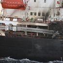 El barco estadounidense Genco Picardy, que fue atacado por drones lanzados por los rebeldes hutíes de Yemen, en el Golfo de Adén, el 18 de enero de 2024. Foto proveida por la Armada de la India. (Armada de la India via AP)