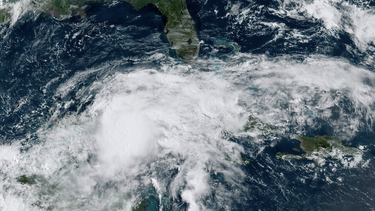 tormenta tropical alex a punto de formarse en el caribe. miami dade se alista para impacto