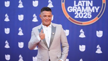 Alejandro Sanz llega a los Latin Grammy 2025 el jueves 13 de noviembre de 2025 en el MGM Grand de Las Vegas. (Foto AP/John Locher)