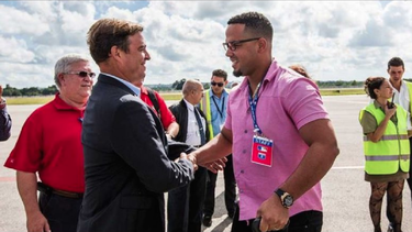 peloteros cubanos regresan a la isla en visita de mlb