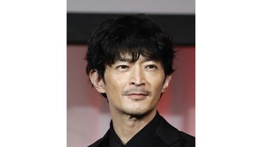 El actor japonés Kenjiro Tsuda, se ve en un escenario en noviembre de 2024, en Tokio, Japón. (Kyodo News via AP)