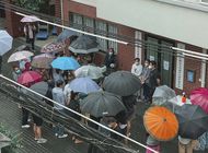 poco a poco, residentes de shanghai se animan a protestar