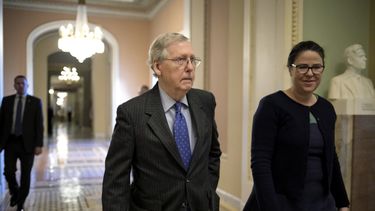 McConnell acusa a Pelosi de torpedear acuerdo migratorio