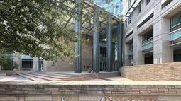 El edificio de tribunales Evo A. DeConcini en Tucson, Arizona, el 11 de septiembre del 2025. (AP foto/Jacques Billeaud)