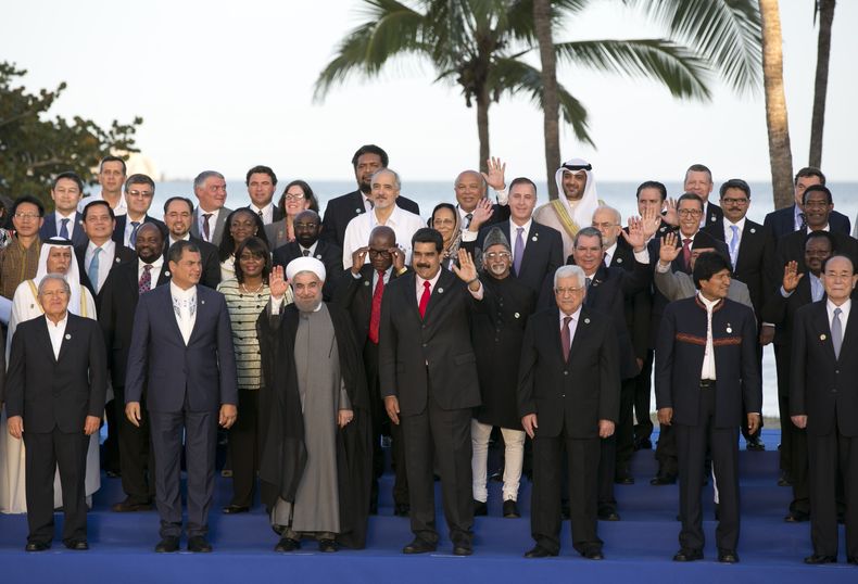 AMS-GEN_NO_ALINEADOS-CUMBRE-2.jpg