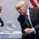 ARCHIVO - El presidente ruso Vladímir Putin, izquierda, dialoga con su homólogo estadounidense Donald Trump en el marco de una cumbre del G-20 en Hamburgo, el 7 de julio de 2017. (AP Foto/Evan Vucci, archivo)