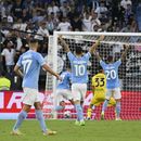 Lazio supera a Bologna pese a expulsión de su arquero