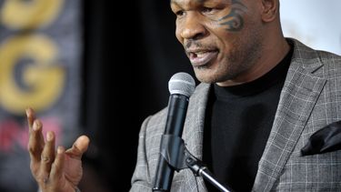 Tyson no afrontará cargos por golpear a pasajero en avión
