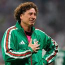 Guillermo Ochoa, arquero suplente de México, llora tras la eliminación ante Inglaterra en los octavos de final de la Copa del Mundo, el domingo 5 de julio de 2026 (AP Foto/Natacha Pisarenko )