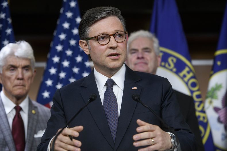 El líder de la Cámara de Representantes, el republicano Mike Johnson, en el Capitolio en Washington el 6 de mayo del 2025. (AP foto/Rod Lamkey, Jr.)