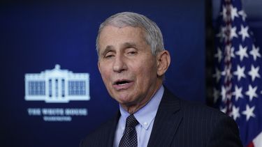Fauci recomienda: póngase la vacuna, no importa cuál