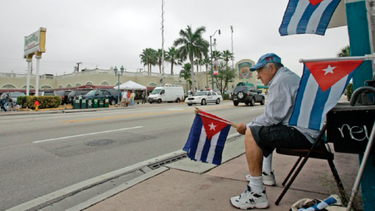 cubanos en miami reaccionan a la limitacion de viajes y remesas