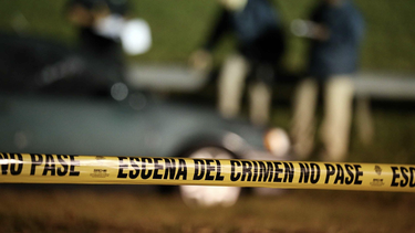 ultiman a tiros a dos enfermeros del centro medico en area de barrio obrero