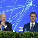 El presidente Joe Biden y el gobernador de California, Gavin Newsom, durante un foro sobre la gestión de los riesgos de la inteligencia artificial en San Francisco, el 20 de junio de 2023. (Foto AP/Susan Walsh, Archivo)