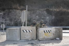 soldados de israel matan a tiros a automovilista palestino