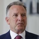 El enviado especial de EEUU Steve Witkoff, escucha al presidente de Francia, Emmanuel Macron, antes de una entrevista en el Palacio del Elíseo, París, el 17 de abril de 2025. (Ludovic Marin, Pool Foto vía AP)