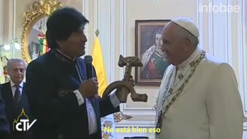 PAPA FRANCISCO BOLIVIA EVO crucifico comunista